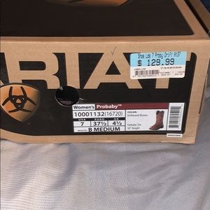 Women’s size 7 Ariat boots. New never worn. Asking $100